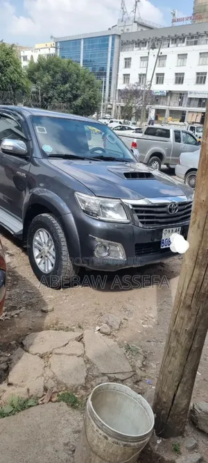 Toyota Hilux 2014 Gray
