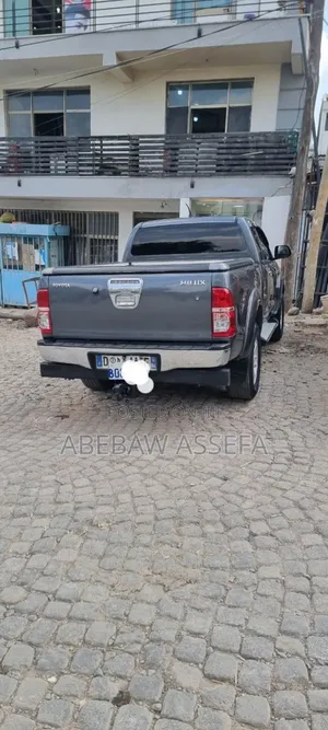 Toyota Hilux 2014 Gray