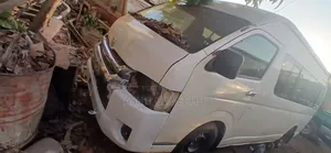 Toyota HiAce 2013 White