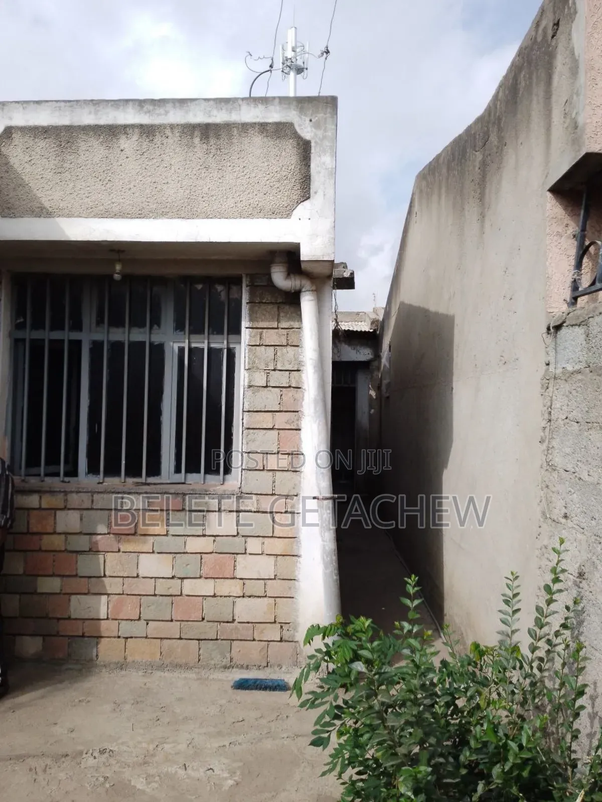 2bdrm Villa in Semit, Old Villa, Bole for sale