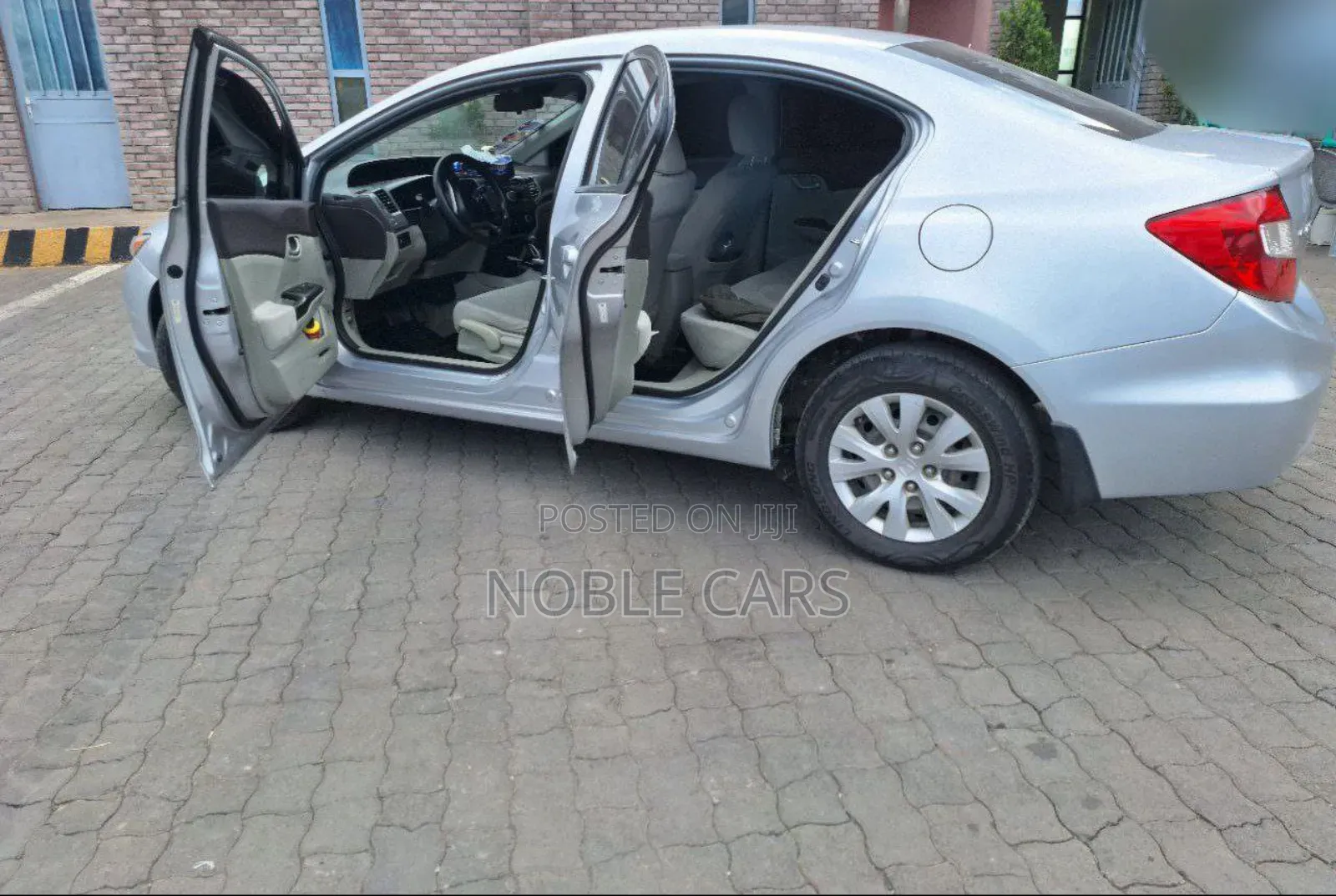 Honda Civic 1.8 5 Door Automatic 2012 Silver