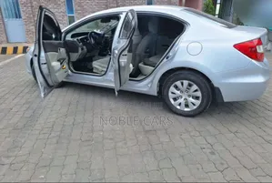Honda Civic 1.8 5 Door Automatic 2012 Silver
