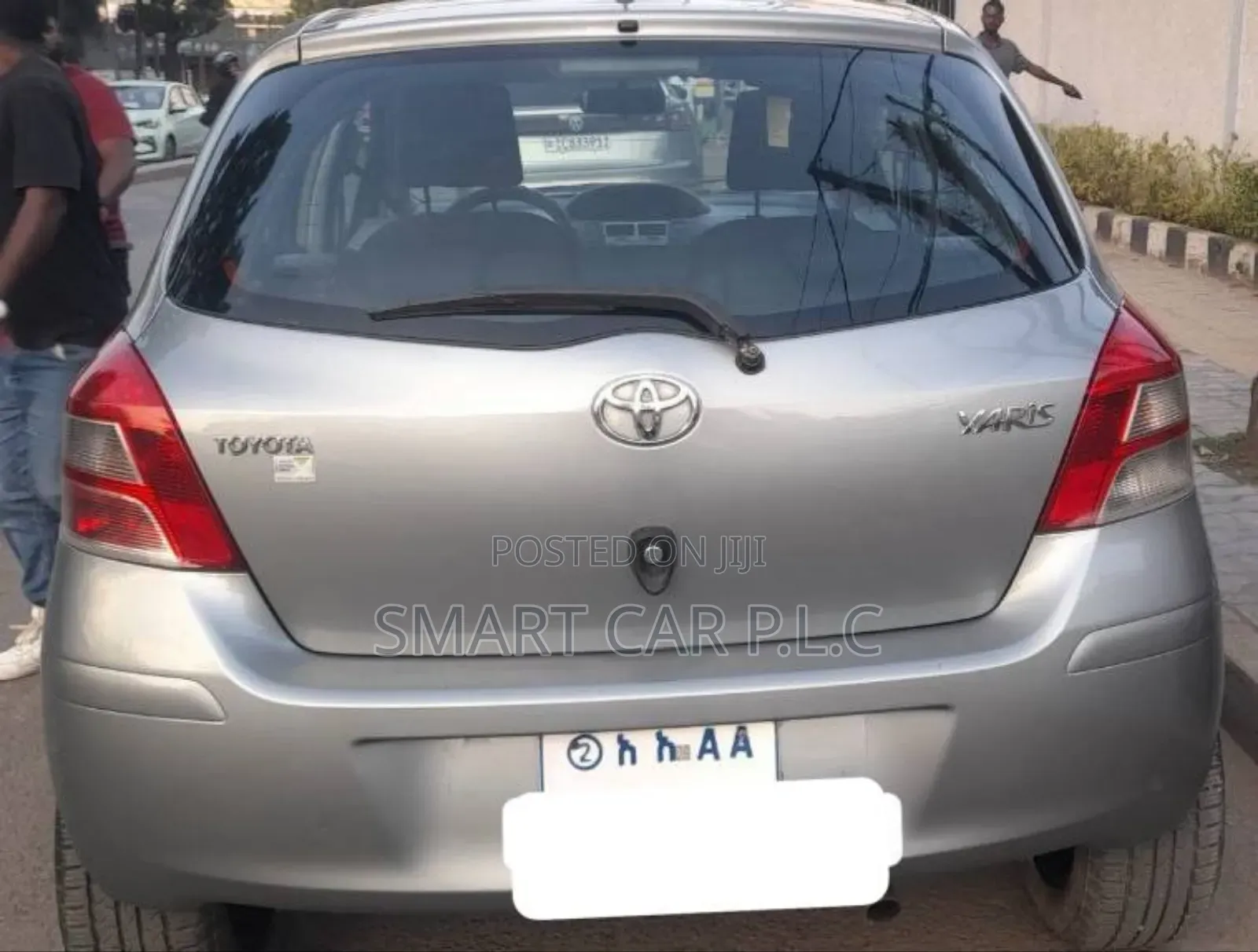 Toyota Yaris Base Hatchback 5dr 2011 Silver