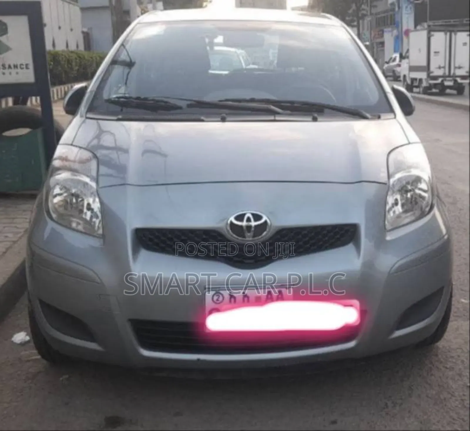 Toyota Yaris Base Hatchback 5dr 2011 Silver