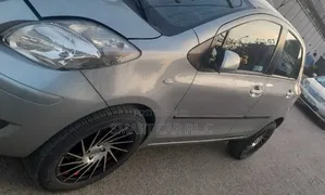 Toyota Yaris Base Hatchback 5dr 2011 Silver