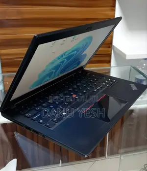 New Laptop Lenovo ThinkPad X280 8GB Intel Core I7 SSD 256GB