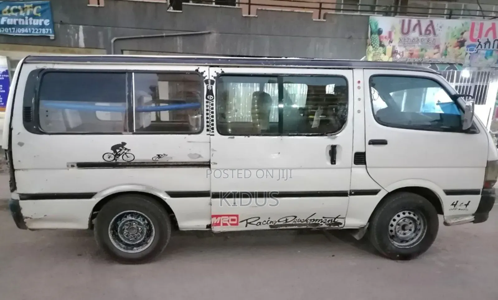 Toyota HiAce 2001 White