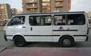 Toyota HiAce 2001 White