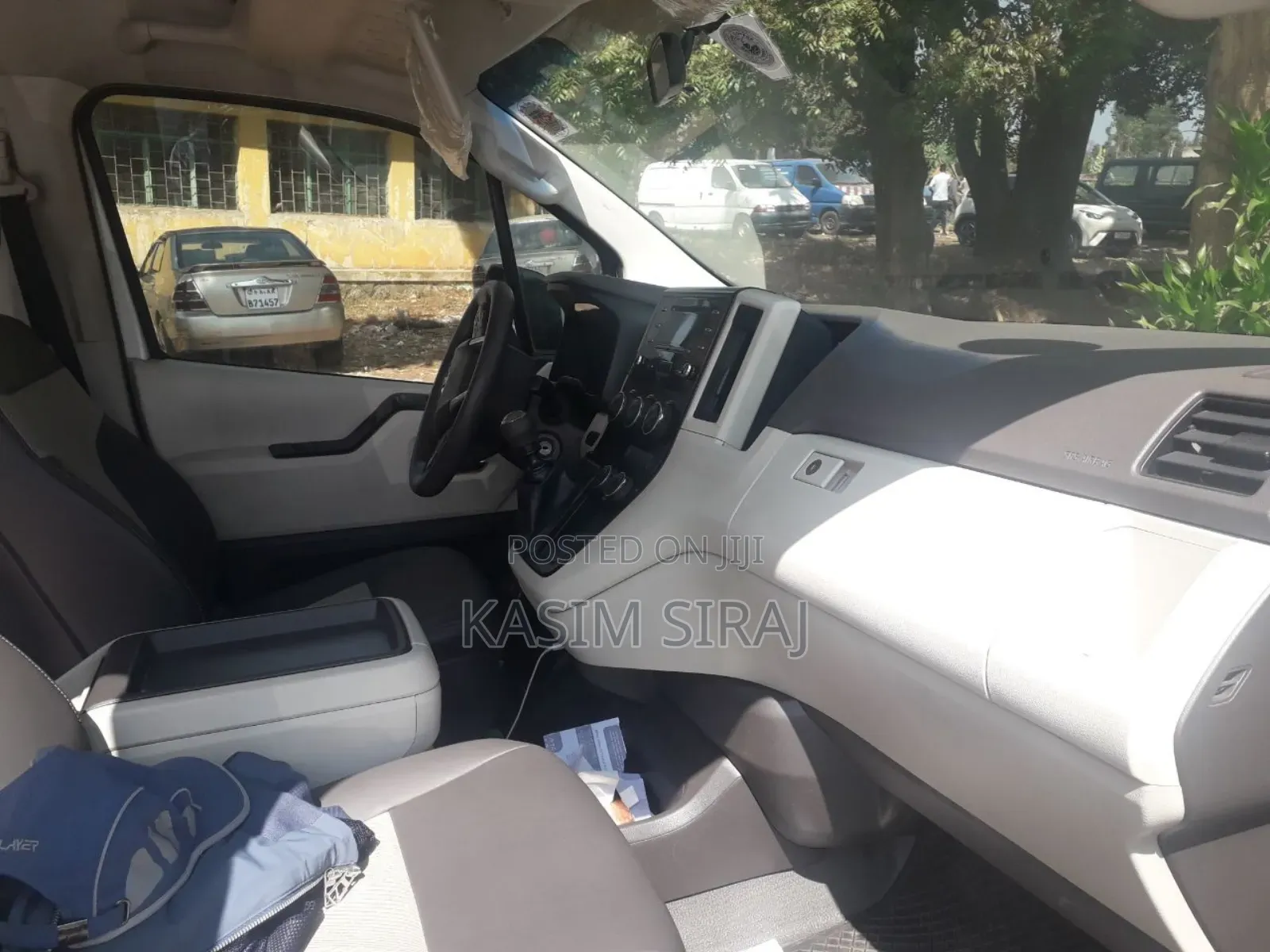 Toyota Grand HiAce 2022 White