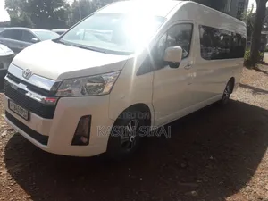 Toyota Grand HiAce 2022 White