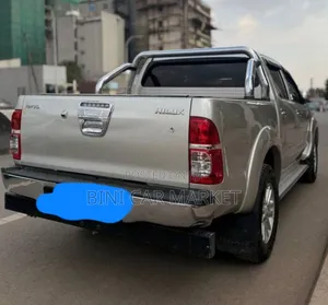 Toyota Hilux 2013 Silver