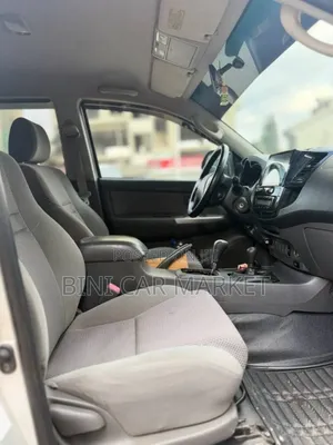 Toyota Hilux 2013 Silver