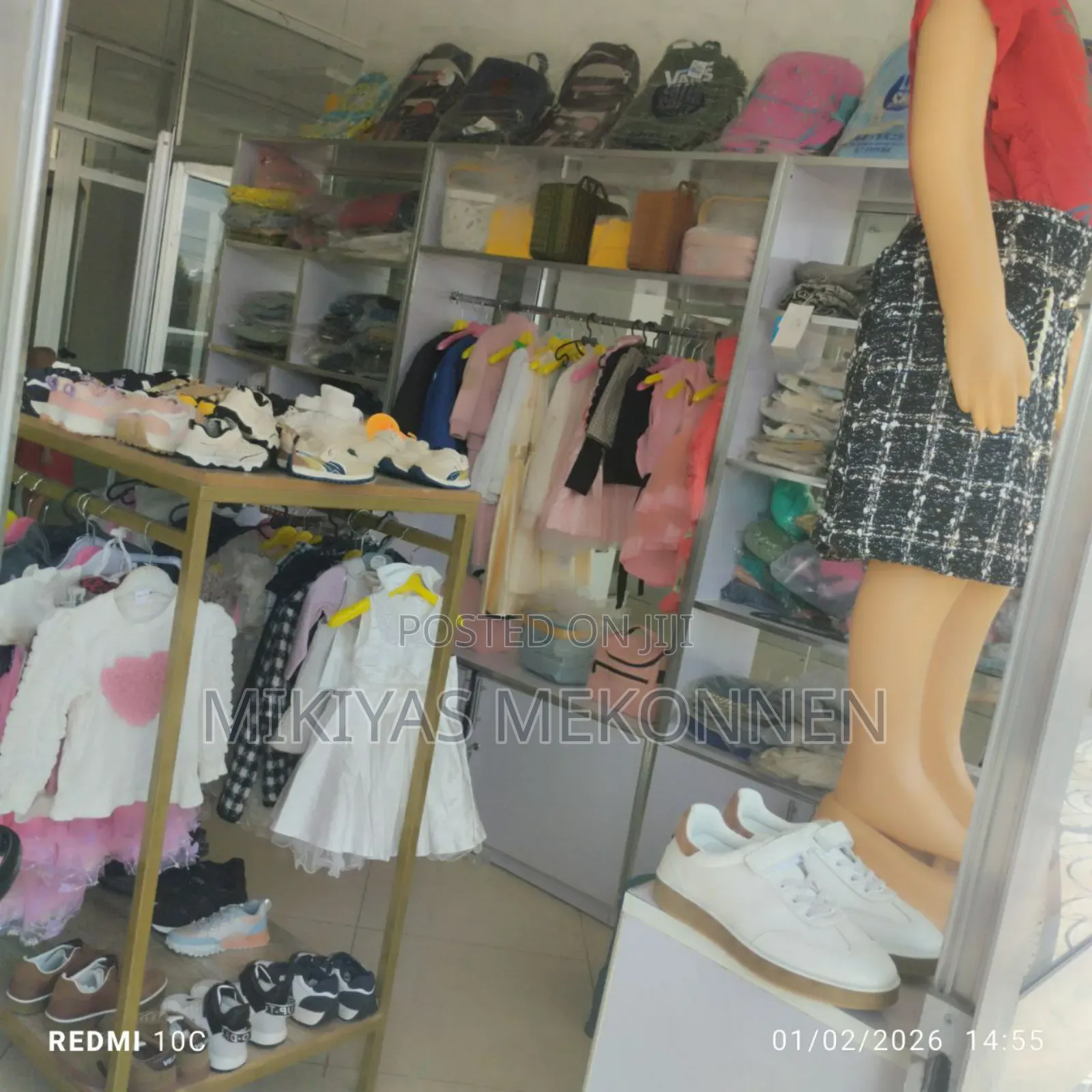 ለሽያጭ የቀረበ ደረጃውን የጠበቀ ሙሉ የልጆች ልብስ መደብር