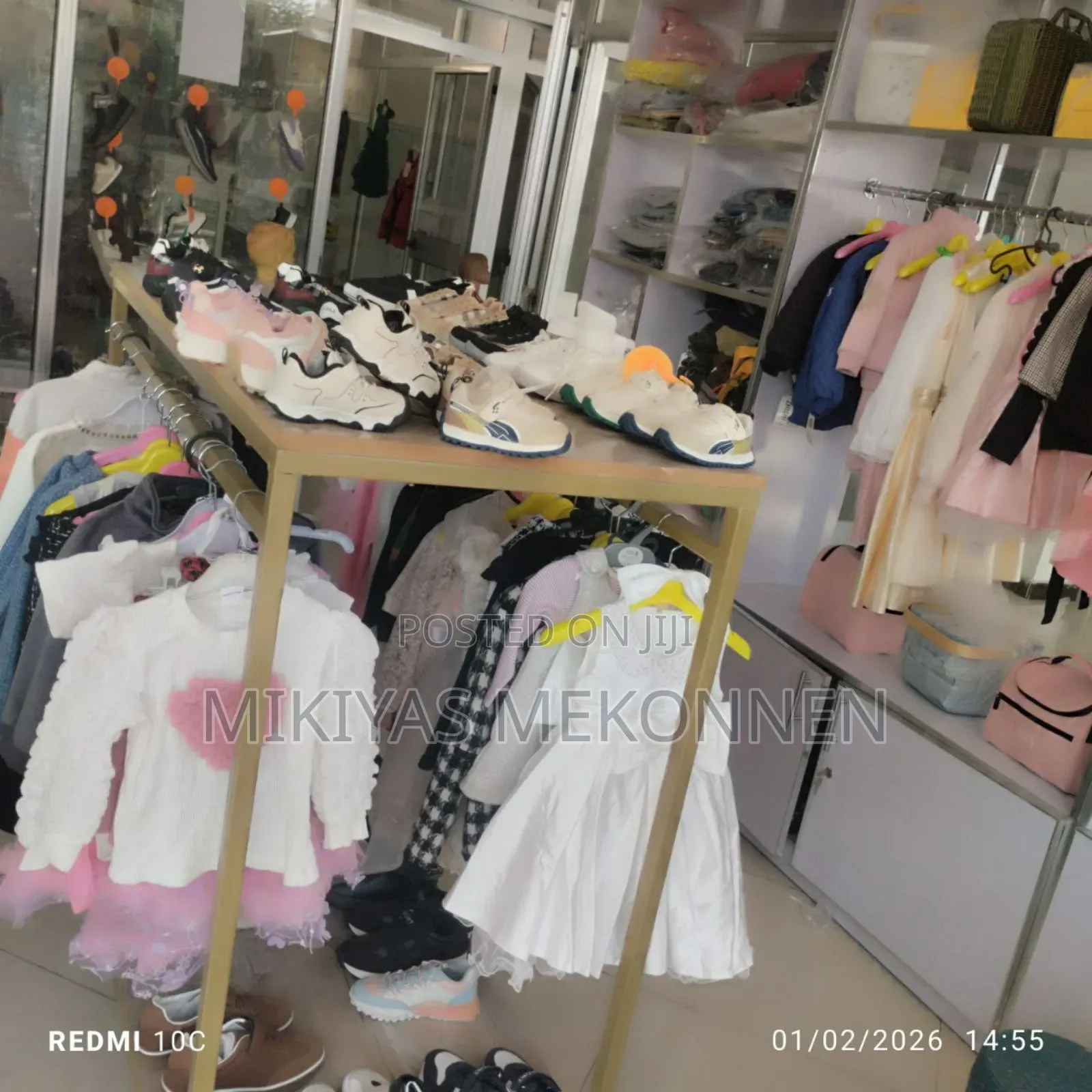 ለሽያጭ የቀረበ ደረጃውን የጠበቀ ሙሉ የልጆች ልብስ መደብር