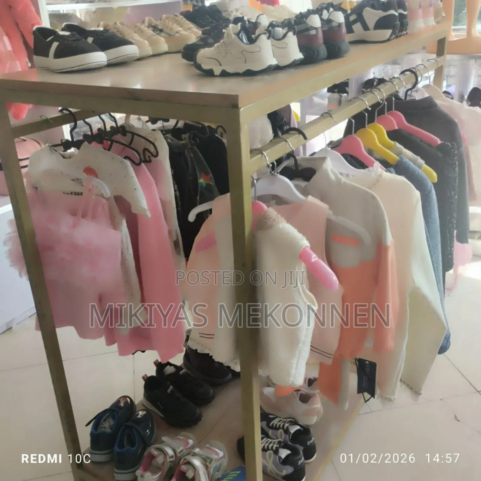 ለሽያጭ የቀረበ ደረጃውን የጠበቀ ሙሉ የልጆች ልብስ መደብር