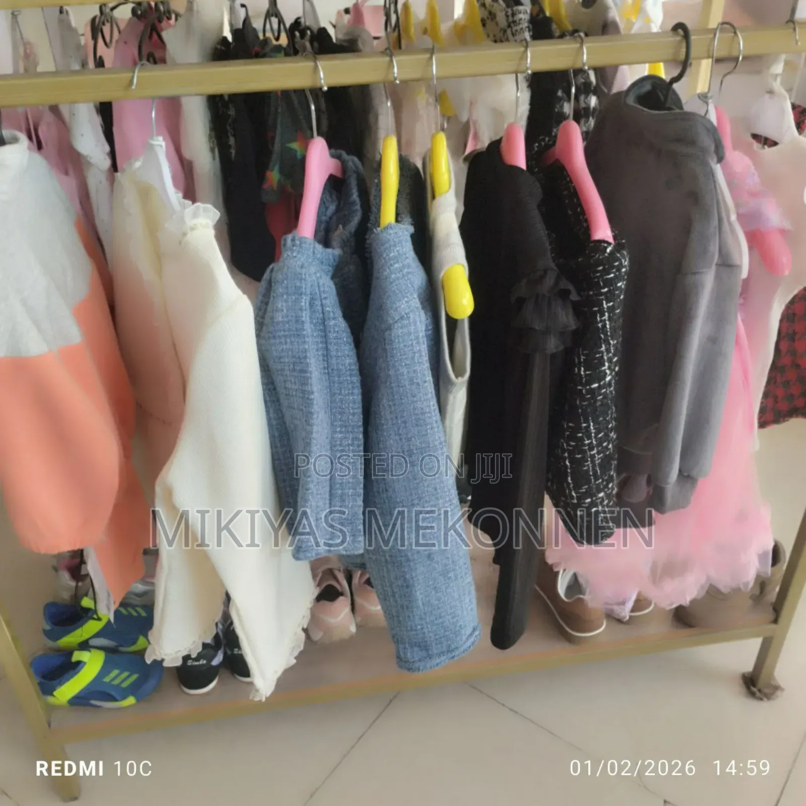 ለሽያጭ የቀረበ ደረጃውን የጠበቀ ሙሉ የልጆች ልብስ መደብር