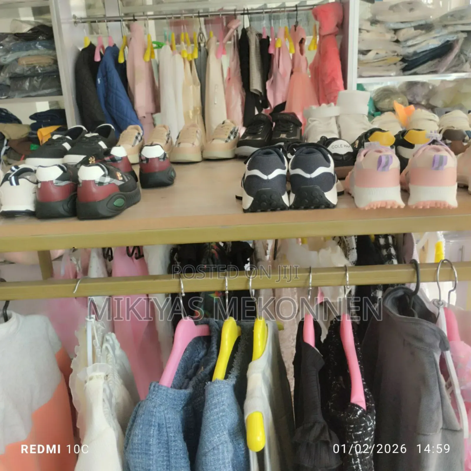 ለሽያጭ የቀረበ ደረጃውን የጠበቀ ሙሉ የልጆች ልብስ መደብር