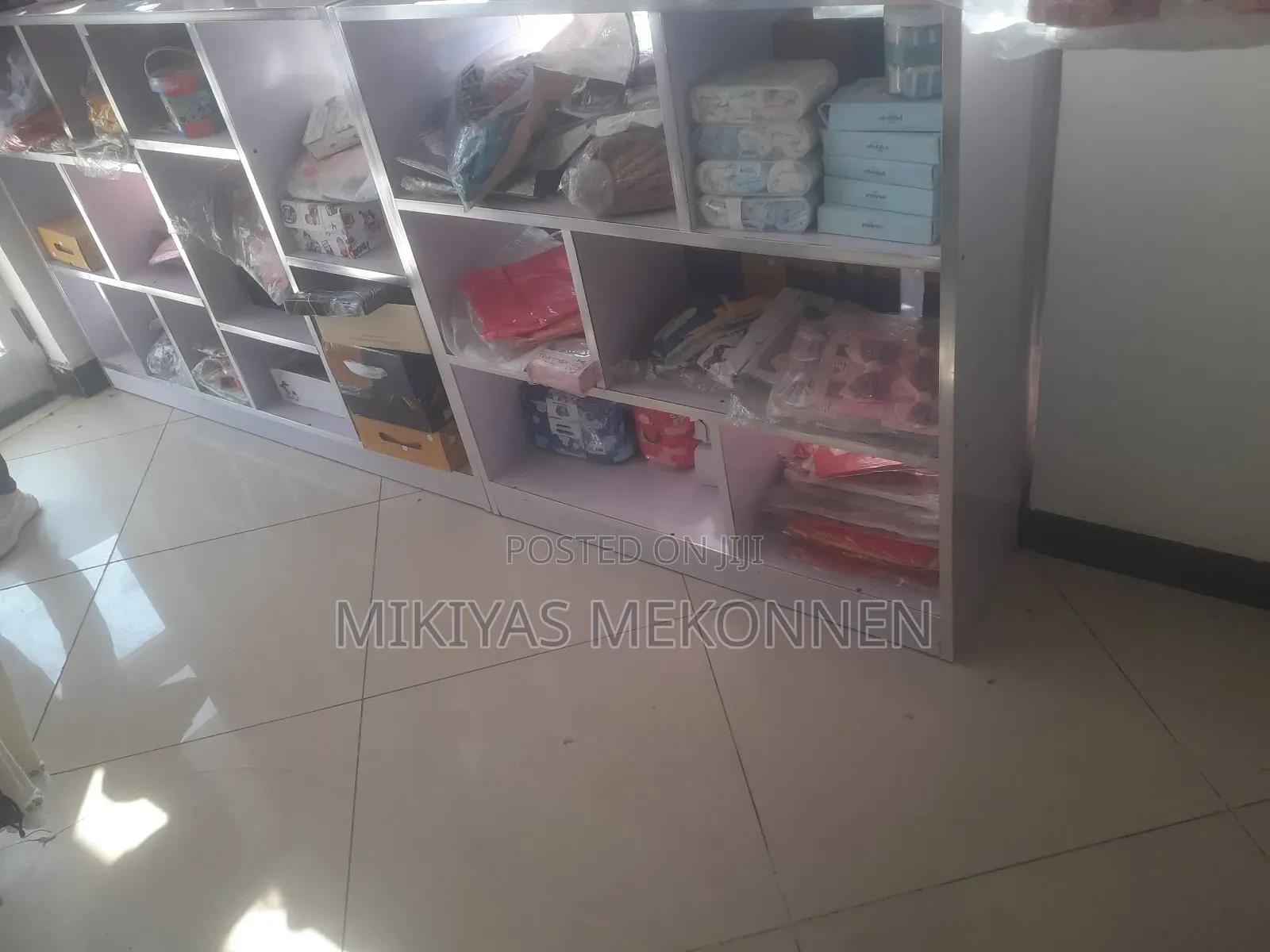 ለሽያጭ የቀረበ ደረጃውን የጠበቀ ሙሉ የልጆች ልብስ መደብር