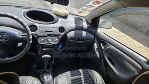 Toyota Vitz 2004 Blue