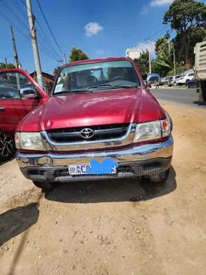 Toyota Hilux 2004 Burgundy