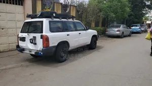 Nissan Patrol 4.8 2012 White