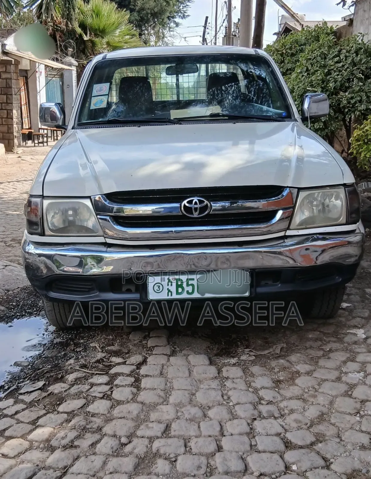 Toyota Hilux 2001 White