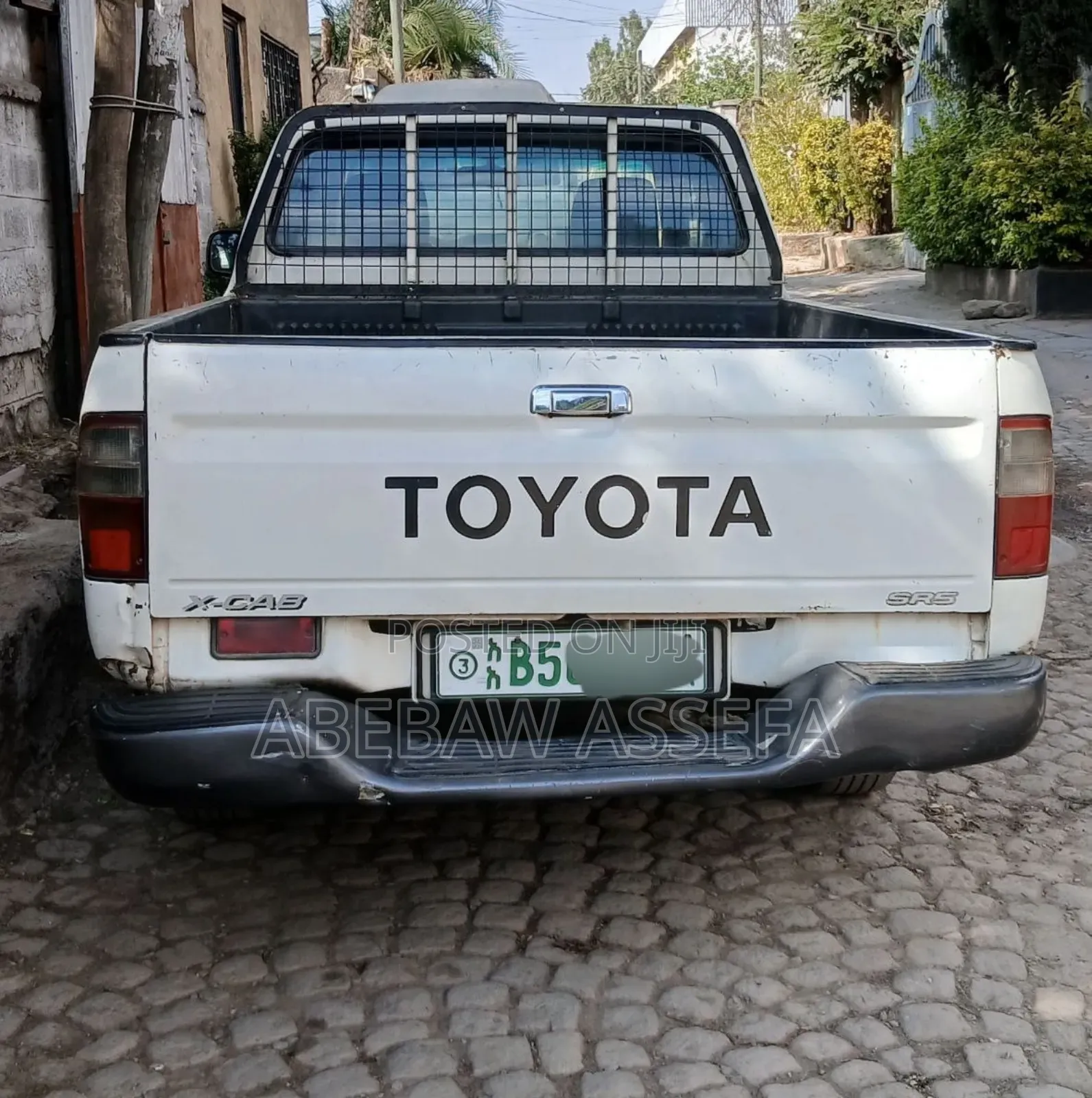 Toyota Hilux 2001 White