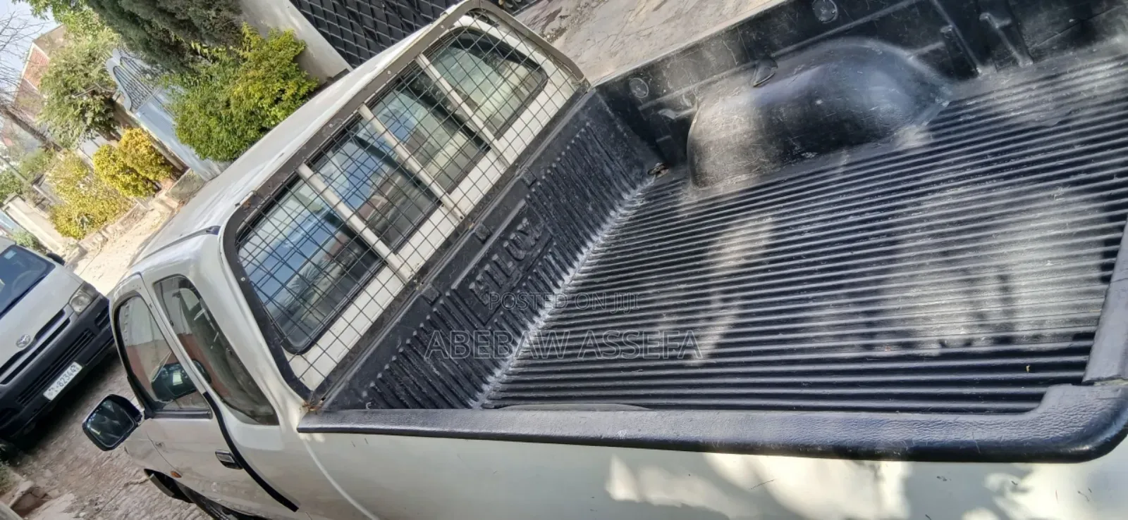 Toyota Hilux 2001 White