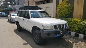 Nissan Patrol 4.8 2012 White