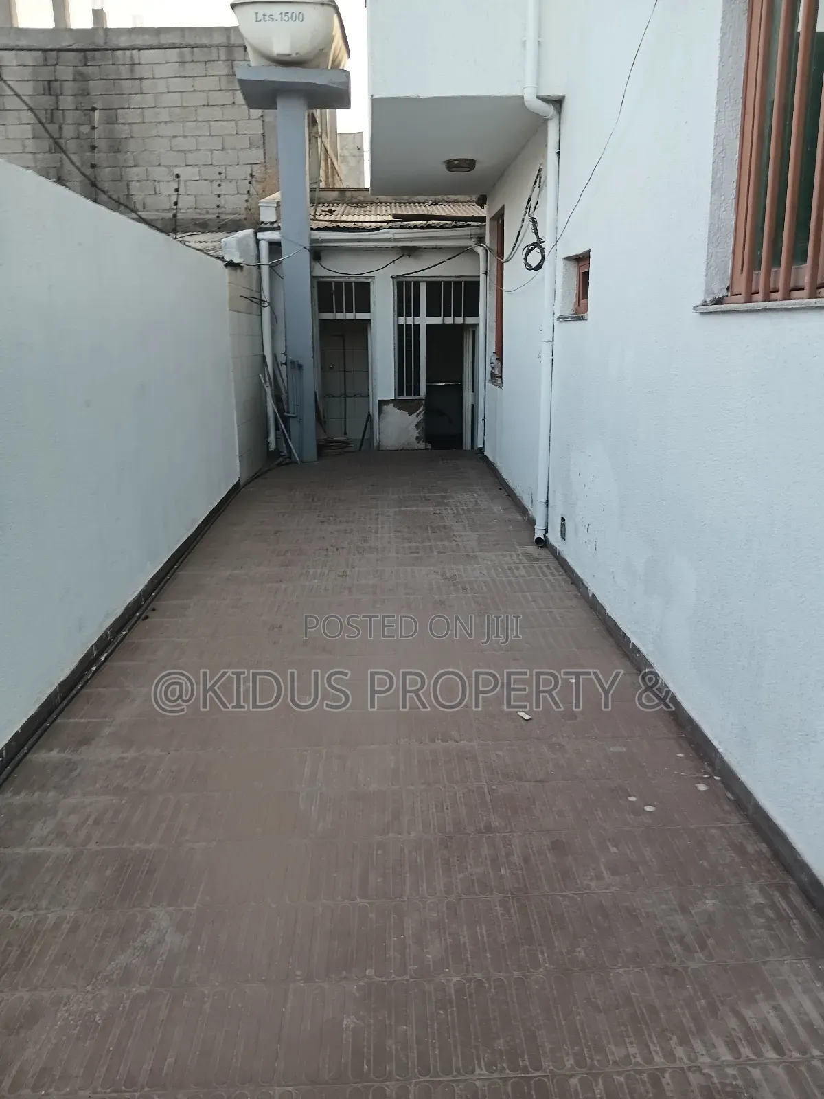 6bdrm House in Nasswe Realstate, Nifas Silk-Lafto for rent