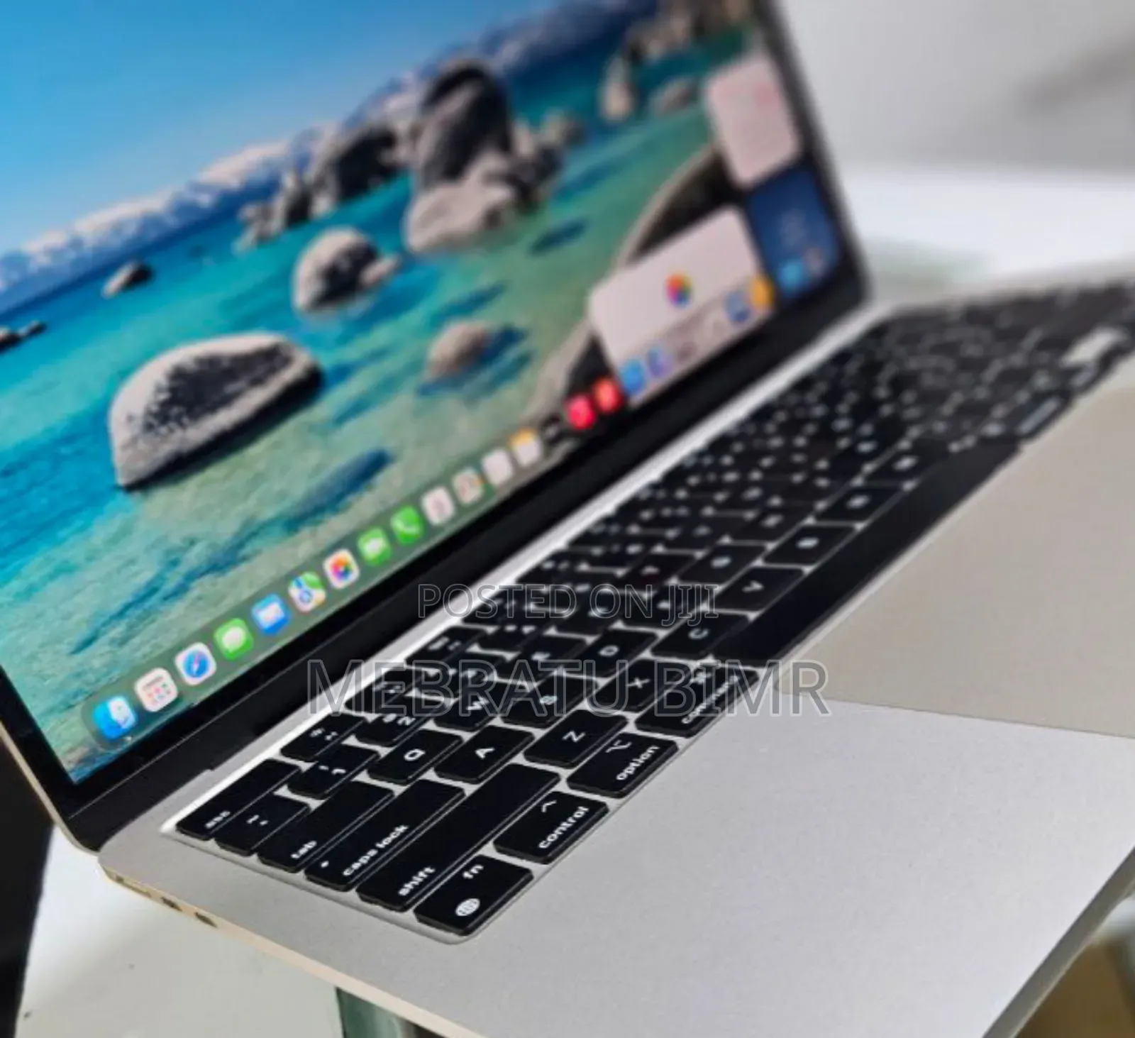 New Laptop Apple MacBook Air 2022 M2 8GB Apple M2 SSD 256GB