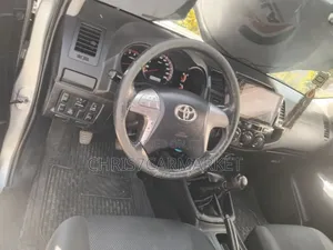 Toyota Hilux SR 4x4 2014 Silver