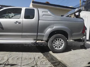 Toyota Hilux SR 4x4 2014 Silver