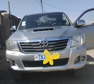 Photo - Toyota Hilux SR 4x4 2014 Silver