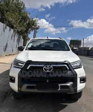 Photo - Toyota Hilux Revo Double Cab Deisel 2.8 AWD 2021 White