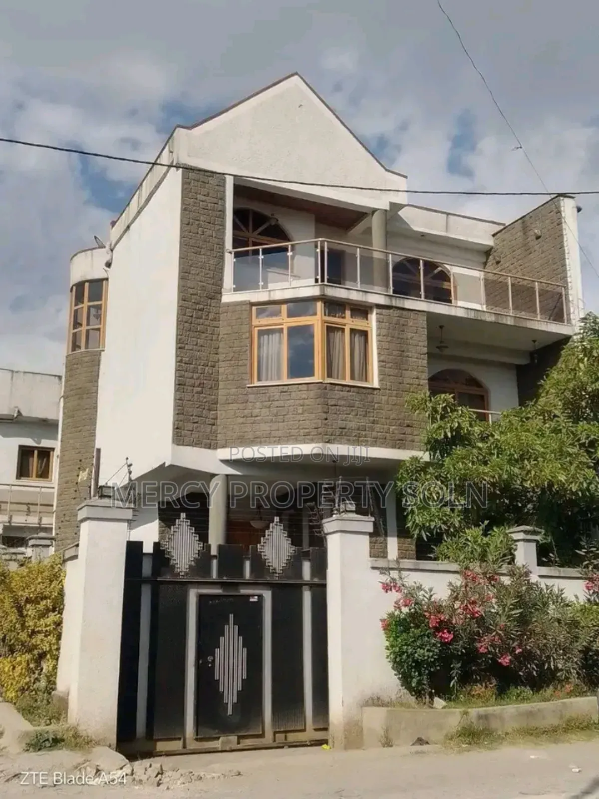 Furnished 6bdrm House in Bole for sale