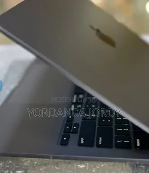 New Laptop Apple MacBook Air 2022 M2 8GB Apple M2 SSD 256GB