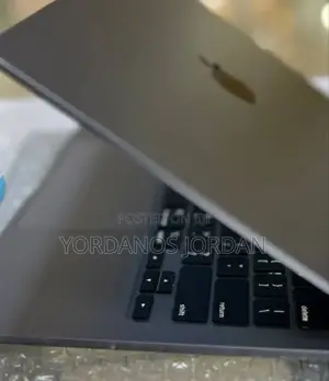 New Laptop Apple MacBook Air 2022 M2 8GB Apple M2 SSD 256GB