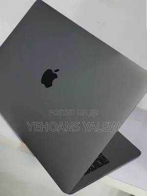 New Laptop Apple MacBook Pro 2017 8GB Intel Core I5 SSD 256GB