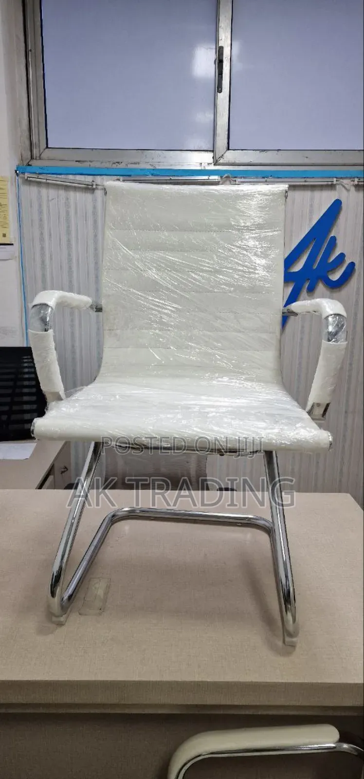 Modern Office Low Back Leather Guest Chair