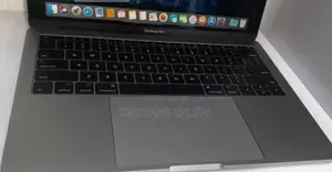 New Laptop Apple MacBook Pro 2017 8GB Intel Core I5 SSD 256GB