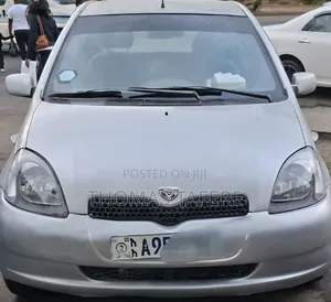 Toyota Vitz 2001 Silver