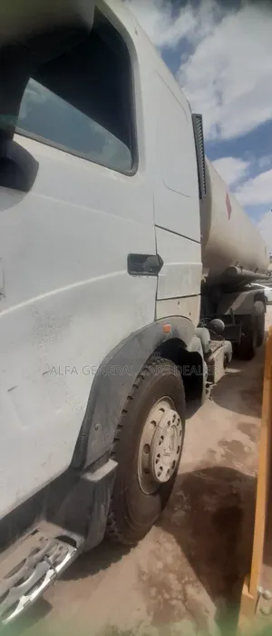 2017 ሲኖ ትረምፕ ቦቴ ከነተሳቢው ባንክ:6 ሚሊየን አለበት