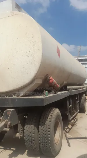 2017 ሲኖ ትረምፕ ቦቴ ከነተሳቢው ባንክ:6 ሚሊየን አለበት