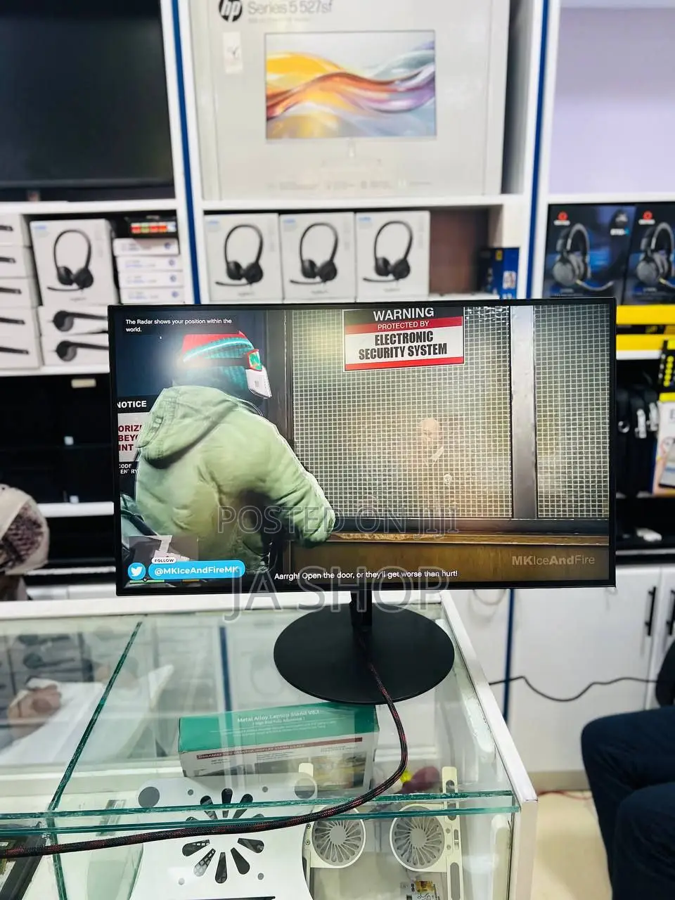 Lenovo 27" Monitor - Sharp, Smooth, Professional