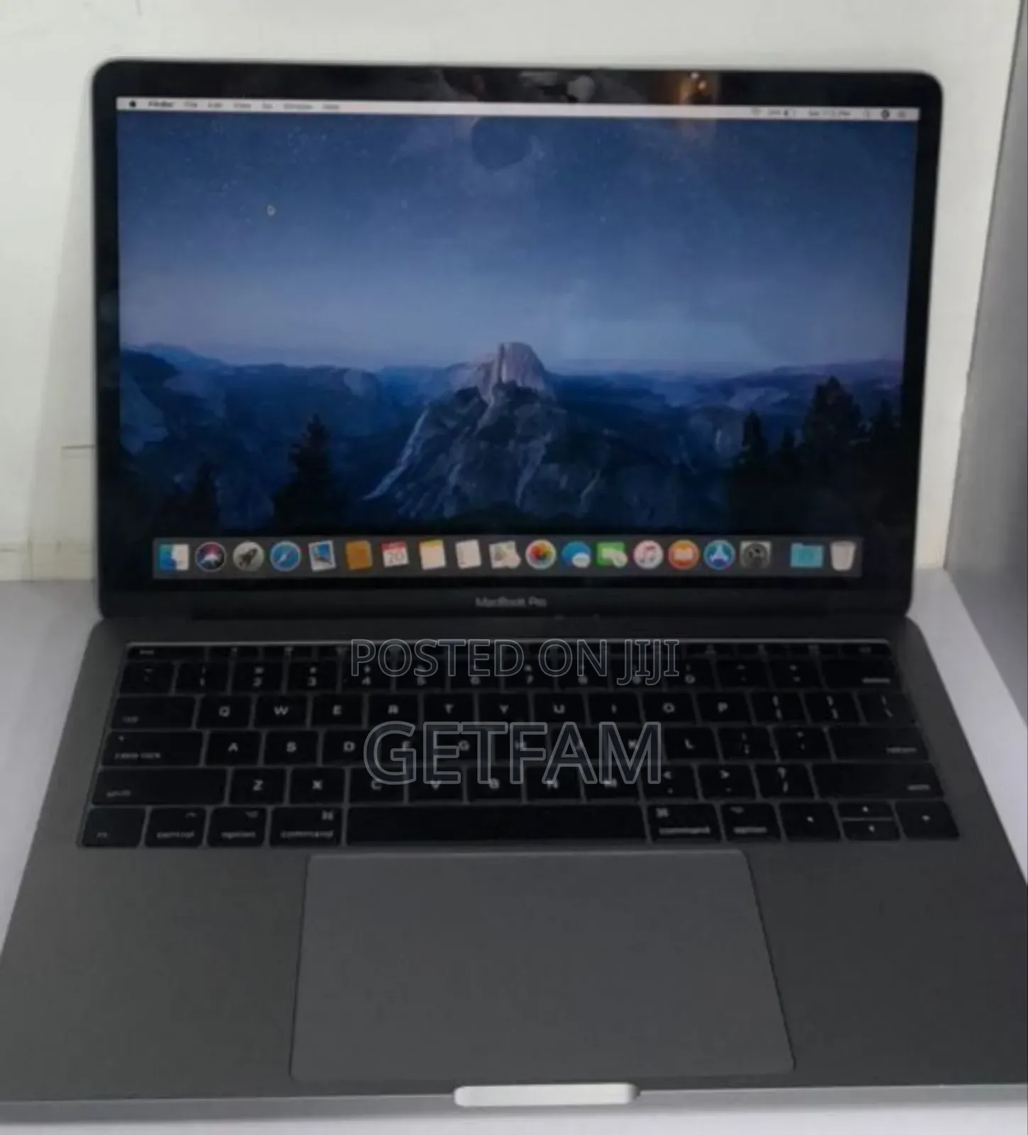 New Laptop Apple MacBook Pro 2017 8GB Intel SSD 256GB