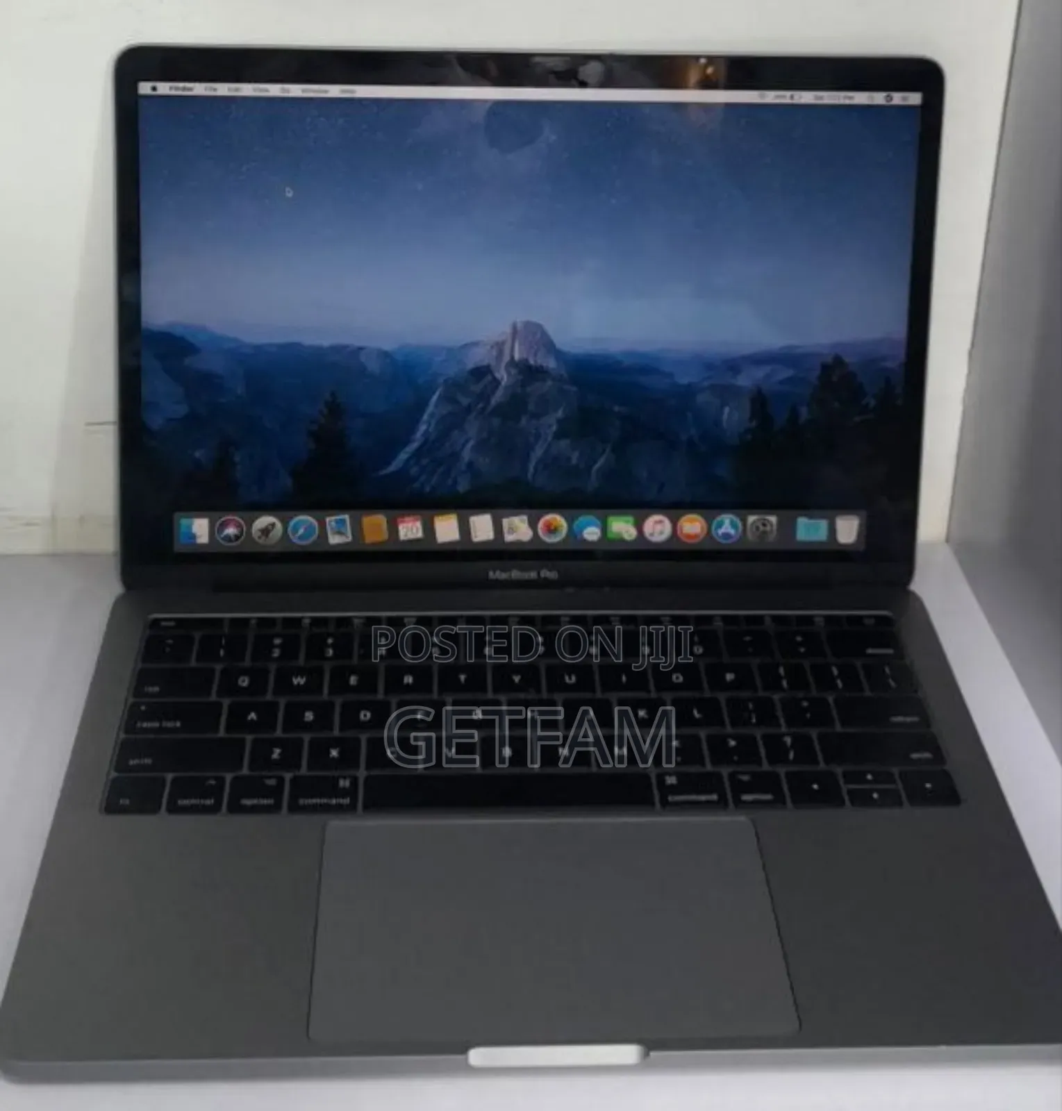 New Laptop Apple MacBook Pro 2017 8GB Intel SSD 256GB
