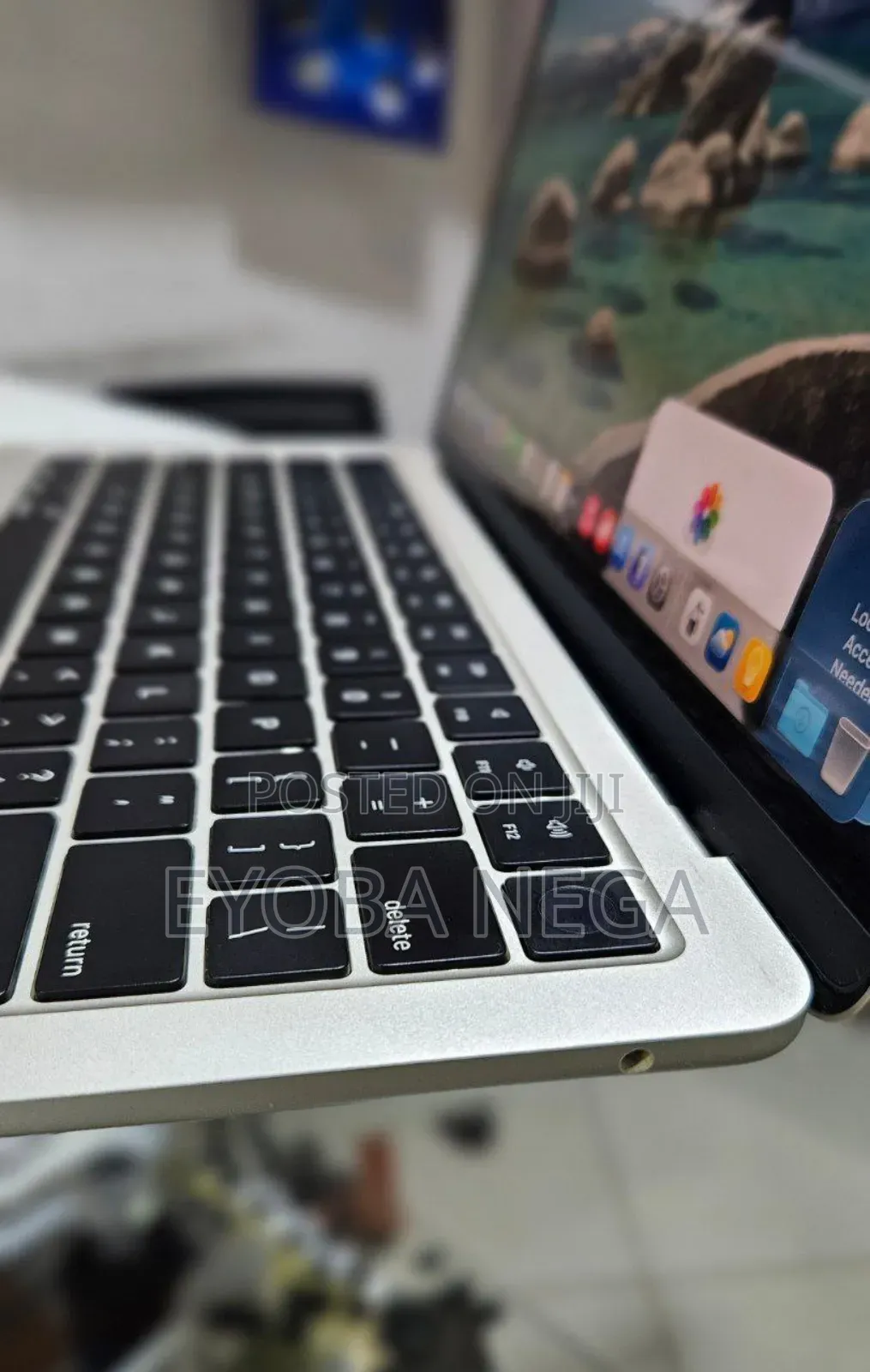 New Laptop Apple MacBook Air 2022 M2 8GB Apple M2 SSD 256GB