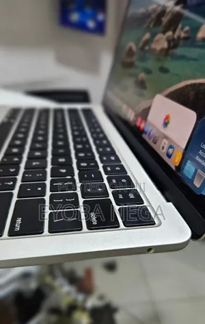 New Laptop Apple MacBook Air 2022 M2 8GB Apple M2 SSD 256GB