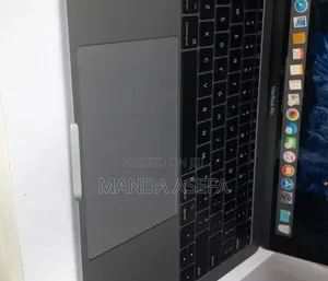 New Laptop Apple MacBook Pro 2017 8GB Intel Core I5 SSD 256GB